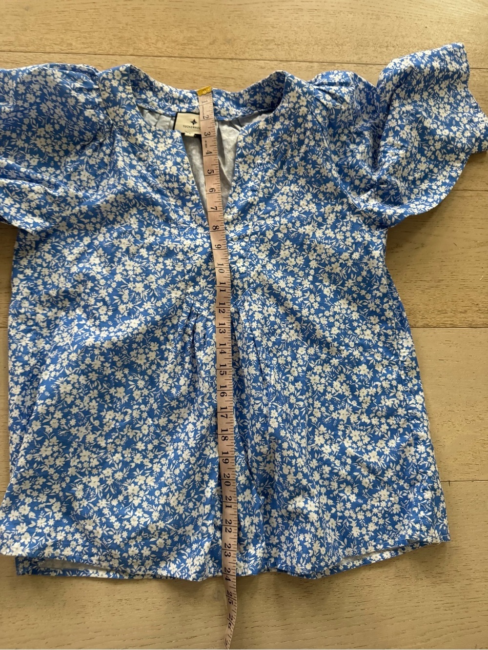 TUCKERNUCK BLOOMS ON BROAD FINLEY FLUTTER SLEEVE TOP S - Picture 7 of 9
